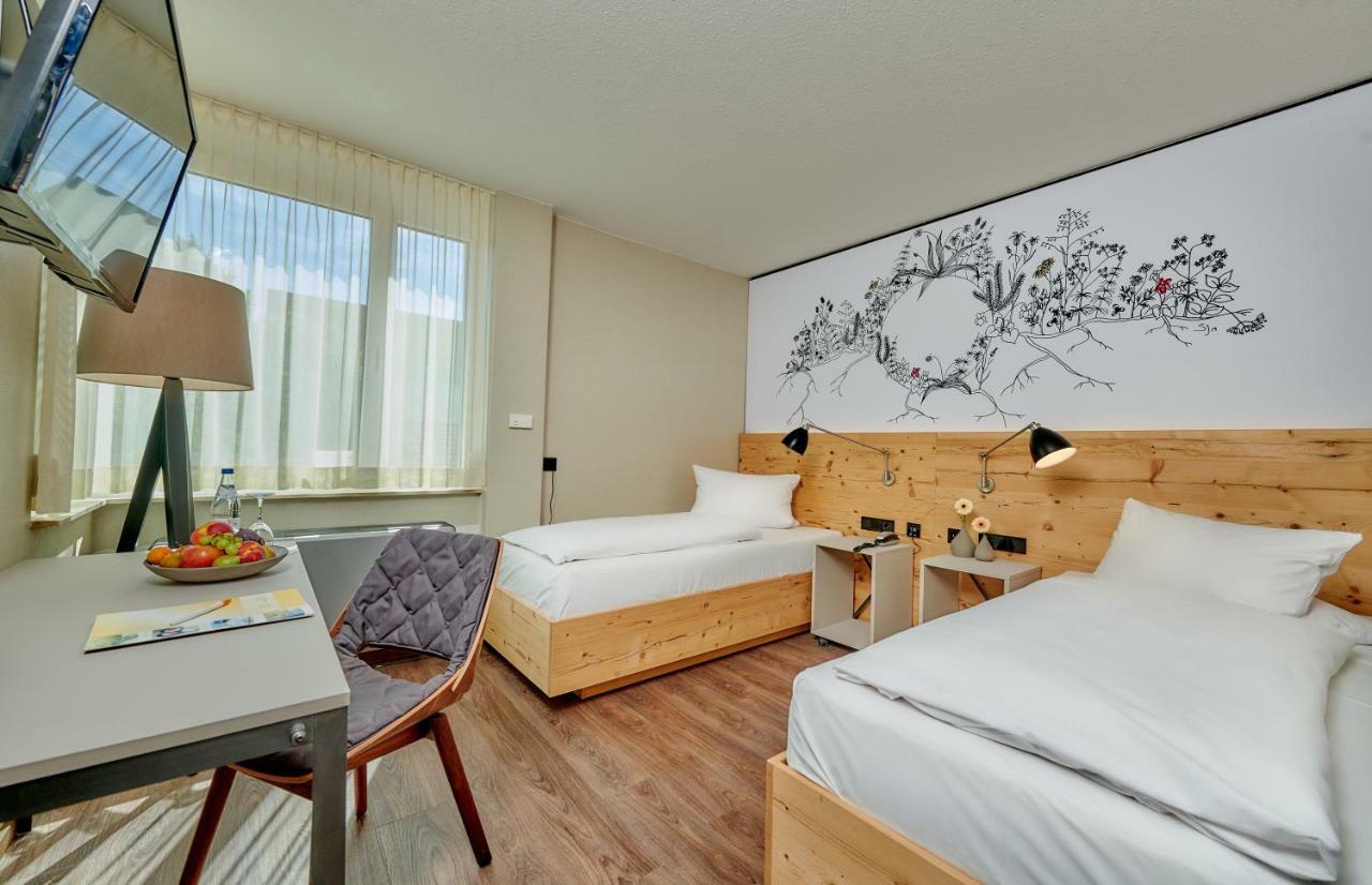 Doppel-/Zweibettzimmer mit Dusche